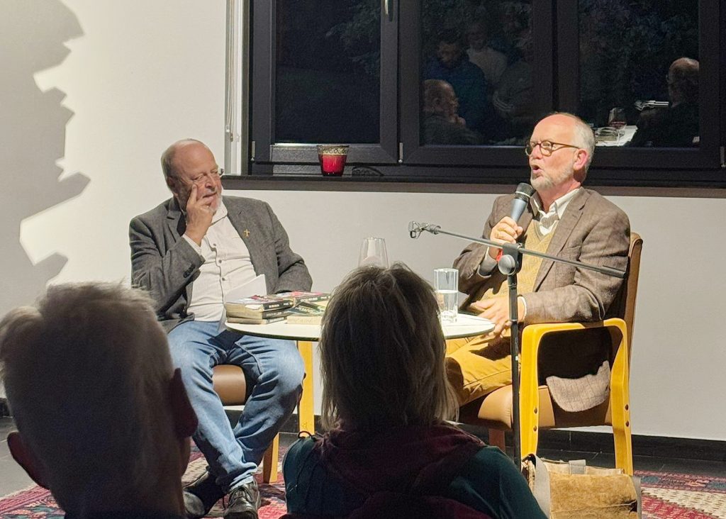 Im Interview mit Manni Lang berichtete Ralf Kramp auch von der tiefen Freundschaft, die ihn mit dem Autorenkollegen Jacques Berndorf verband. Foto: Martin Meyer/pp/Agentur ProfiPress
