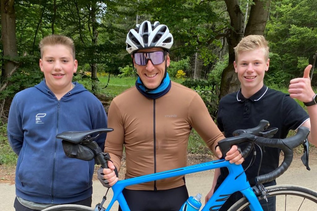Im vergangenen Jahr unterstützte auch Landrat Markus Ramers die Benefiz-Radaktion und stieg selbst aufs Rennrad. Am Samstag, 1. August, hoffen der Wohn- und Betreuungsverbund Haus Sonne und der SV 47 Mutscheid erneut auf viele Radler und Spender. Foto: Ronald Larmann/pp/Agentur ProfiPress